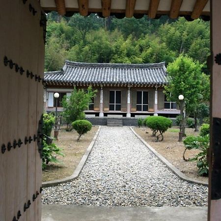 Hotel Goseong Choi Pilgan'S Old House Extérieur photo