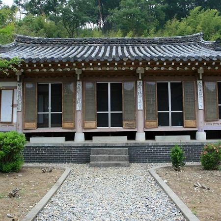 Hotel Goseong Choi Pilgan'S Old House Extérieur photo