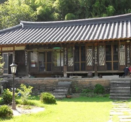 Hotel Goseong Choi Pilgan'S Old House Extérieur photo