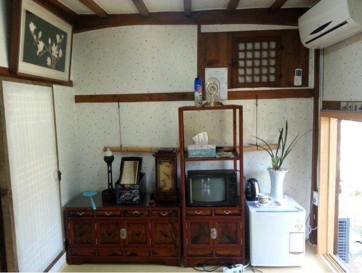Hotel Goseong Choi Pilgan'S Old House Chambre photo