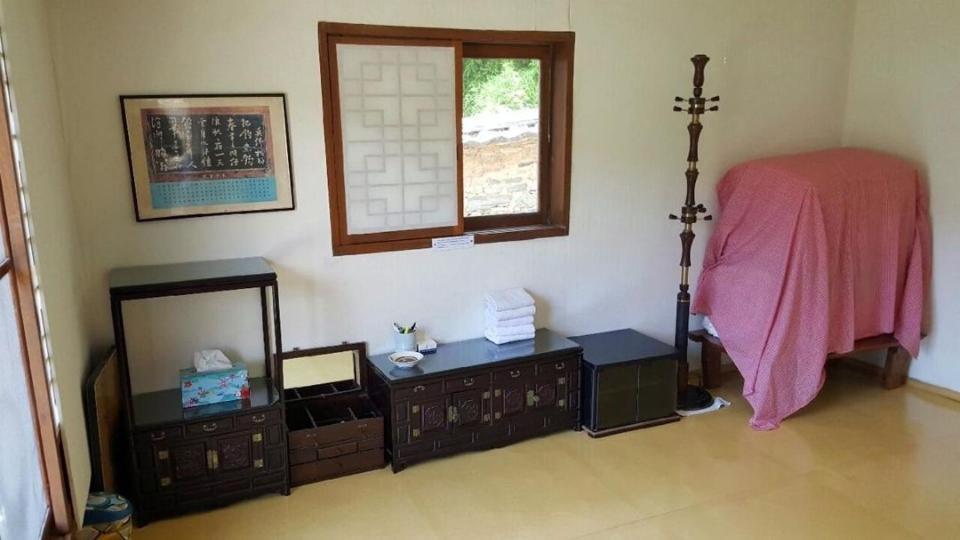 Hotel Goseong Choi Pilgan'S Old House Extérieur photo