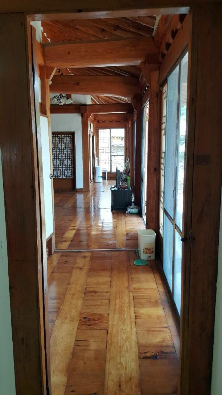 Hotel Goseong Choi Pilgan'S Old House Extérieur photo