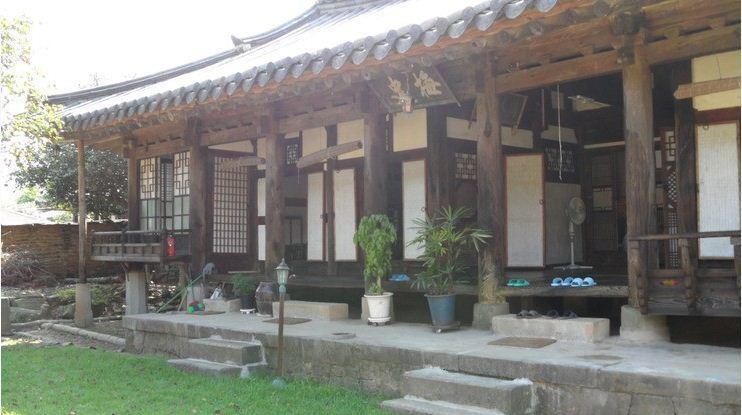 Hotel Goseong Choi Pilgan'S Old House Extérieur photo