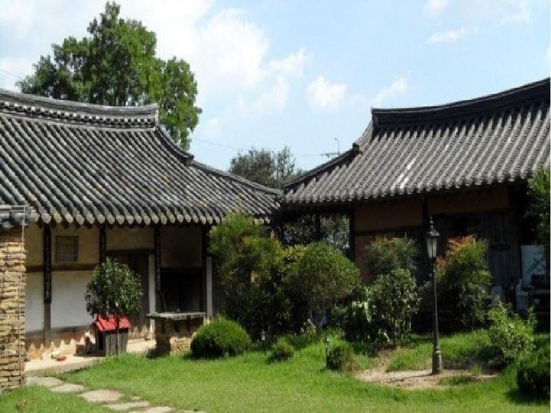Hotel Goseong Choi Pilgan'S Old House Extérieur photo